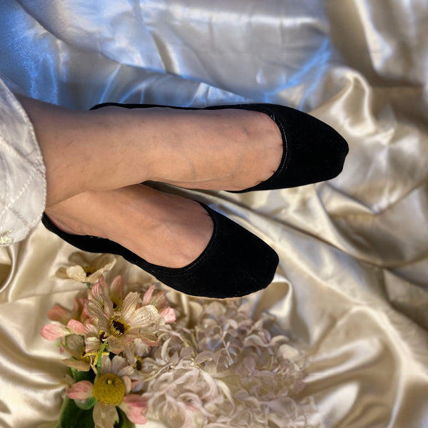 Zeenat-e-Noir – Black