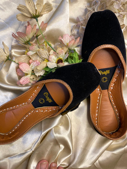 Meher-e-Noir – Black