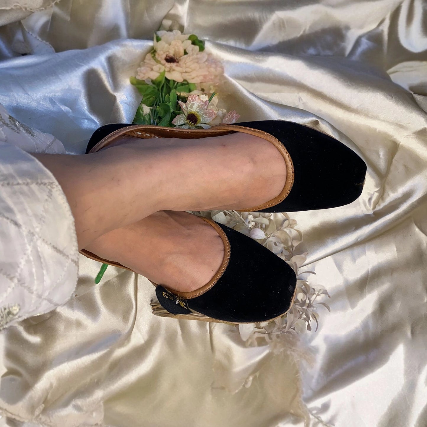 Meher-e-Noir – Black