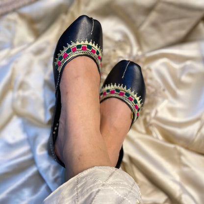 Noor-e-Tilla – Black