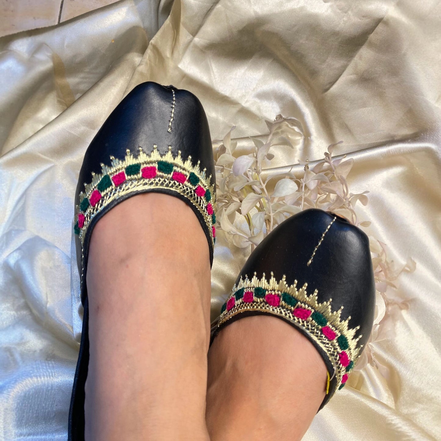 Noor-e-Tilla – Black