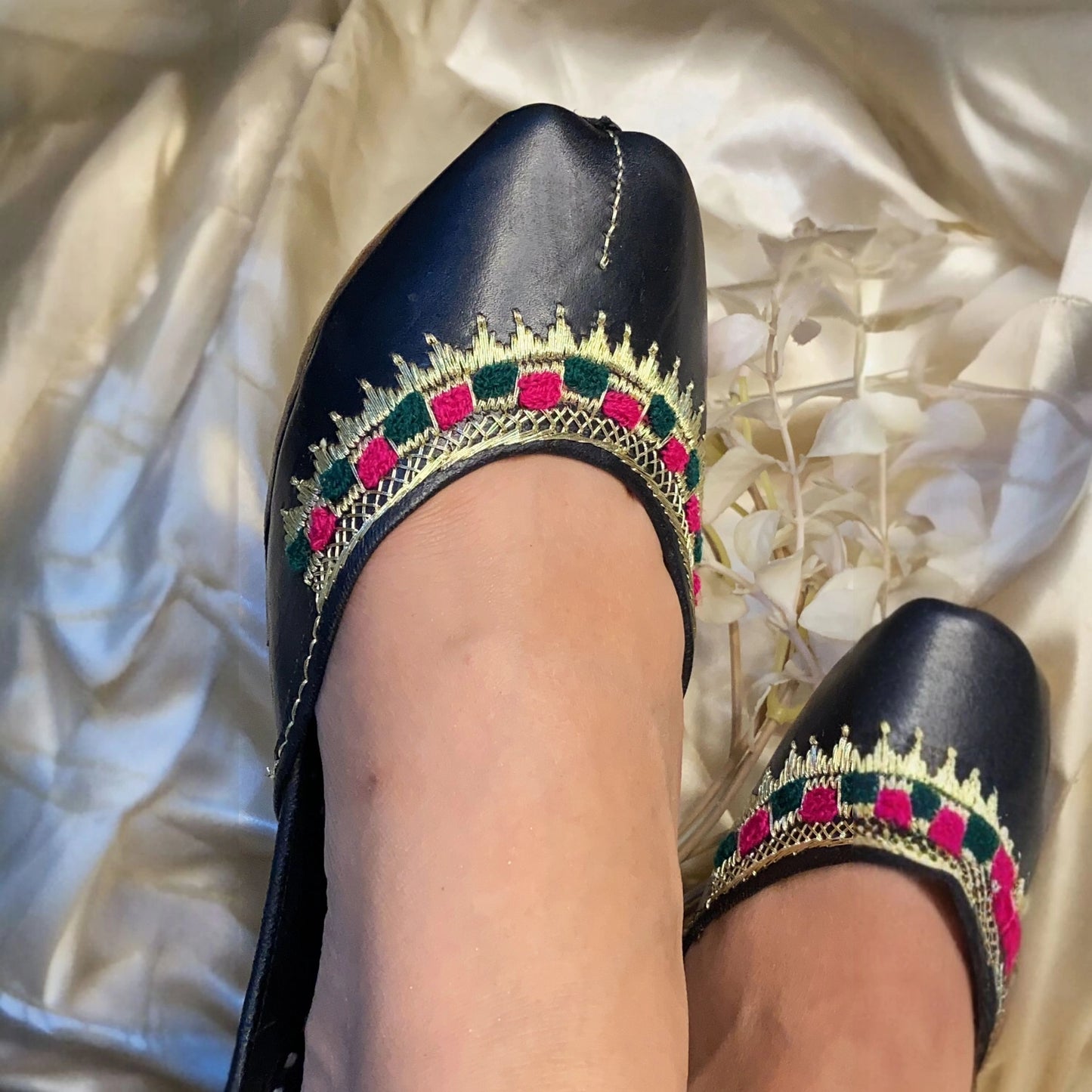 Noor-e-Tilla – Black