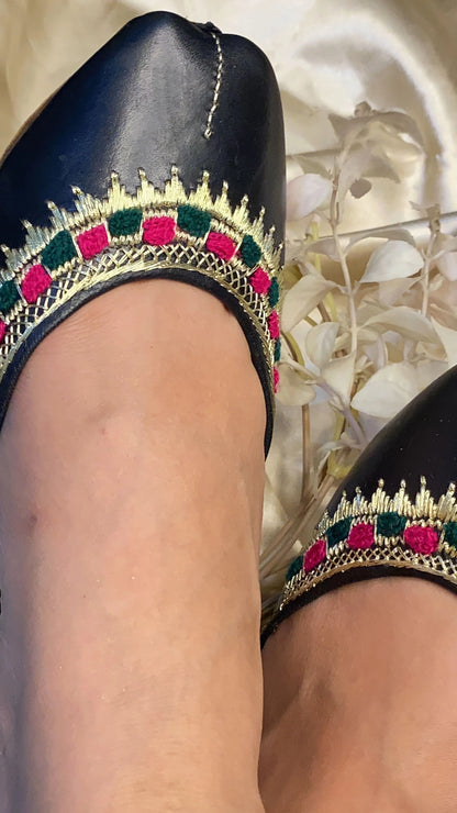 Noor-e-Tilla – Black