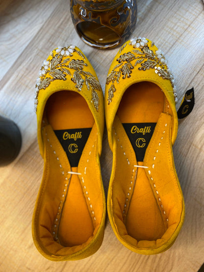 Zar-e-Noor – Yellow