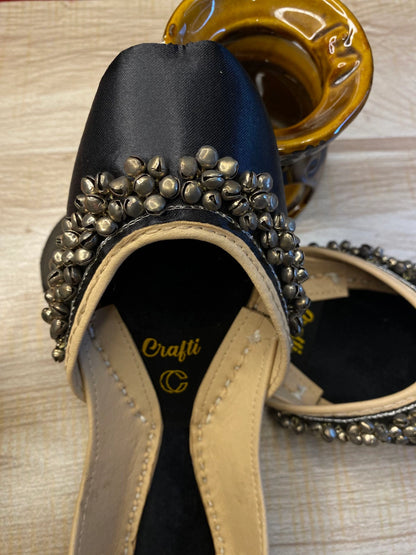 Ladies Ghungro Khussa