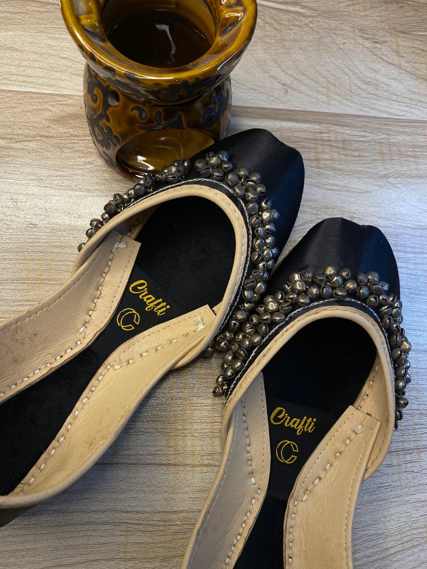 Ladies Ghungro Khussa