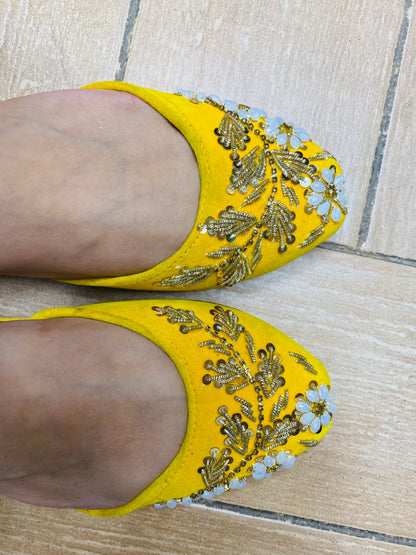 Zar-e-Noor – Yellow