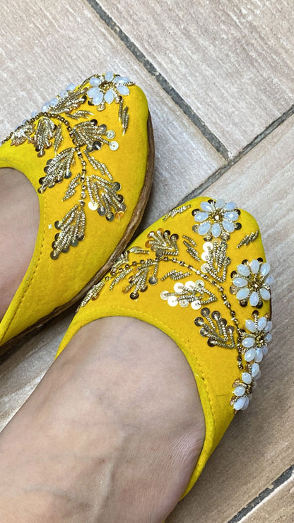 Zar-e-Noor – Yellow