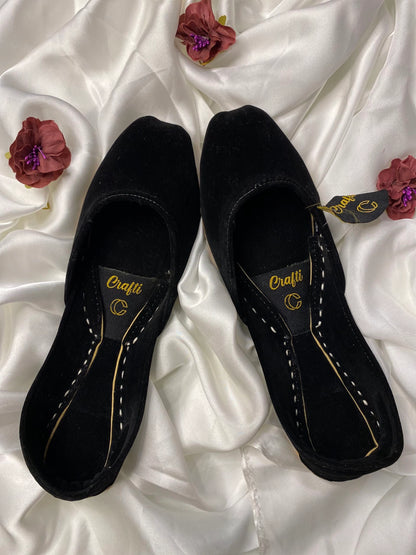 Zeenat-e-Noir – Black